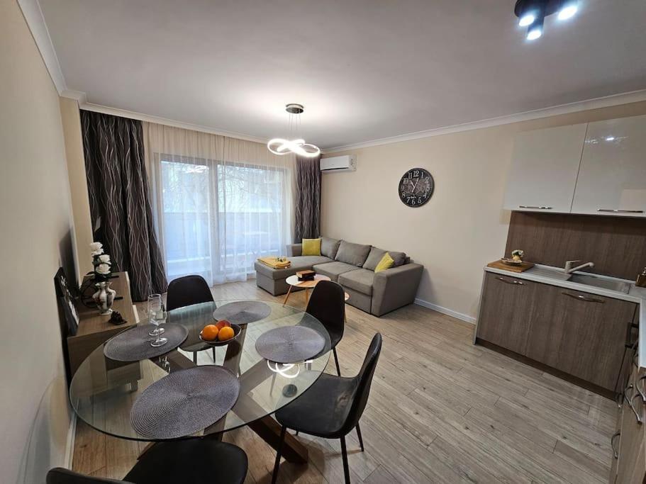 Serenity In The Heart Of Varna With Parking ภายนอก รูปภาพ